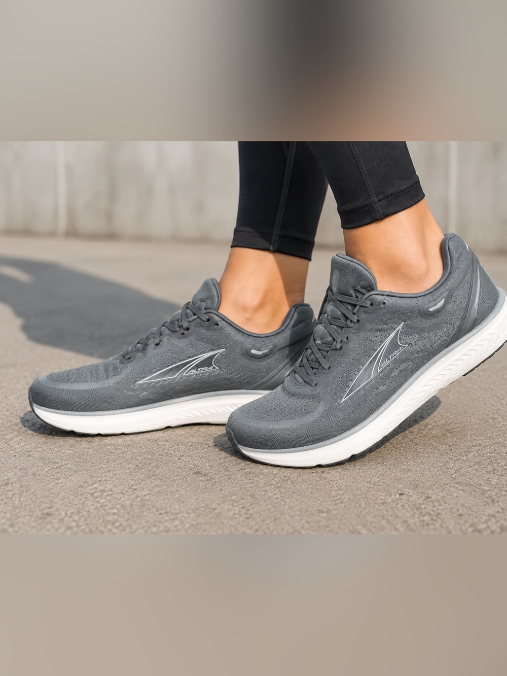 WORN ONCE Altra Escalante 2 Running Shoes – Women’s Size 10.5 – Grey – Zero Drop